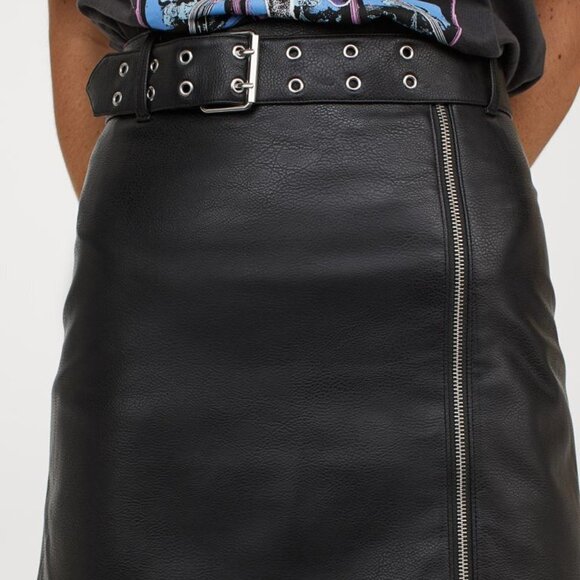H&M Faux Leather Mini Skirt With Zipper and Belt - Picture 2 of 9